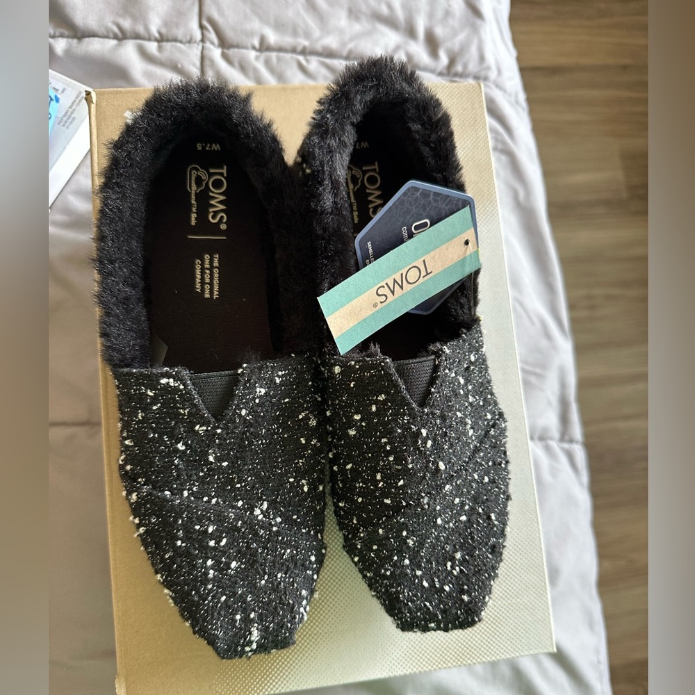 New with tags TOMS